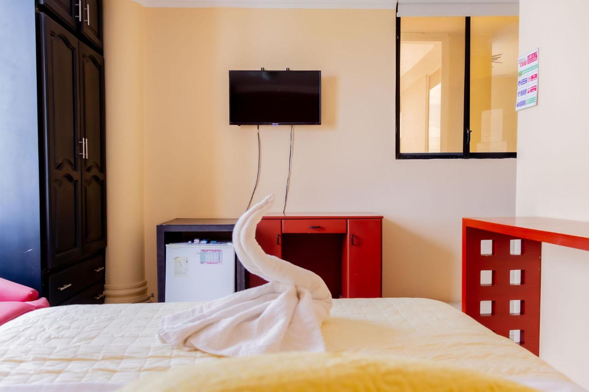 Hostal Antares Manta Eksteriør billede