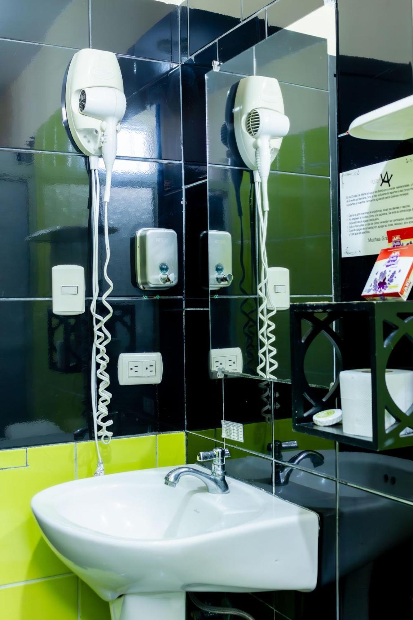 Hostal Antares Manta Eksteriør billede