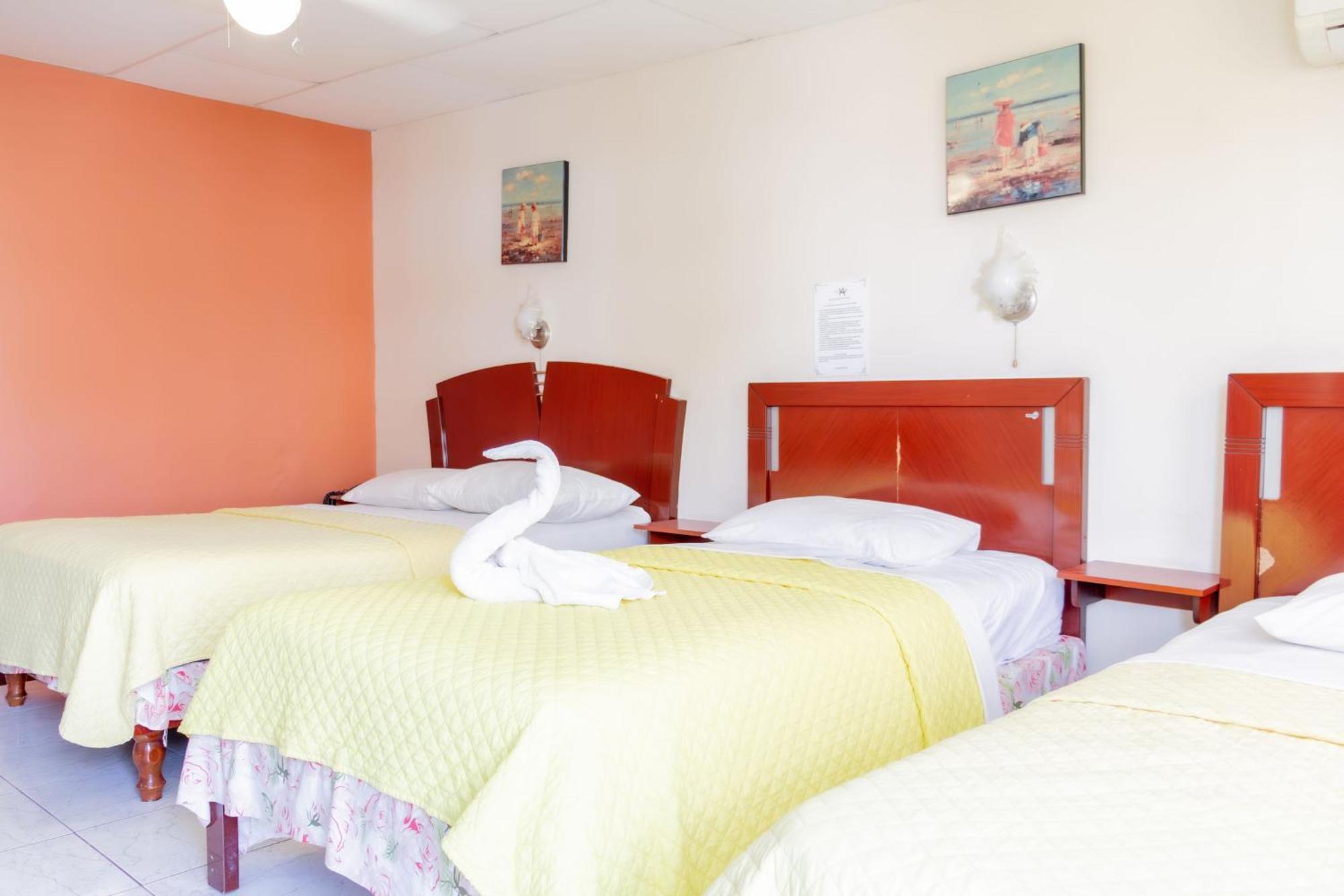 Hostal Antares Manta Eksteriør billede