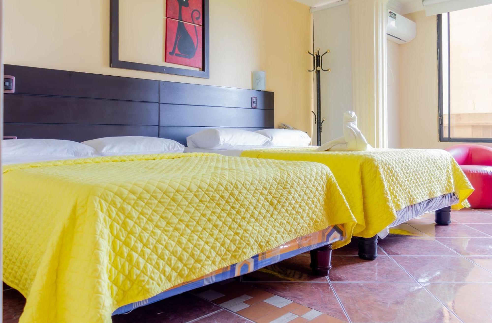 Hostal Antares Manta Eksteriør billede